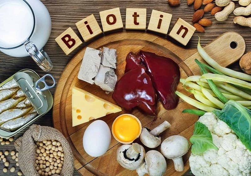 Vitamin B7 (Vitamin H/Biotin) có trong gan động vật, lòng đỏ trứng gà, ...