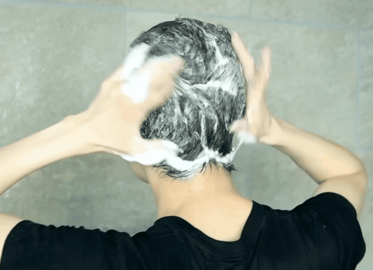 Gội đầu kết hợp massage da đầu